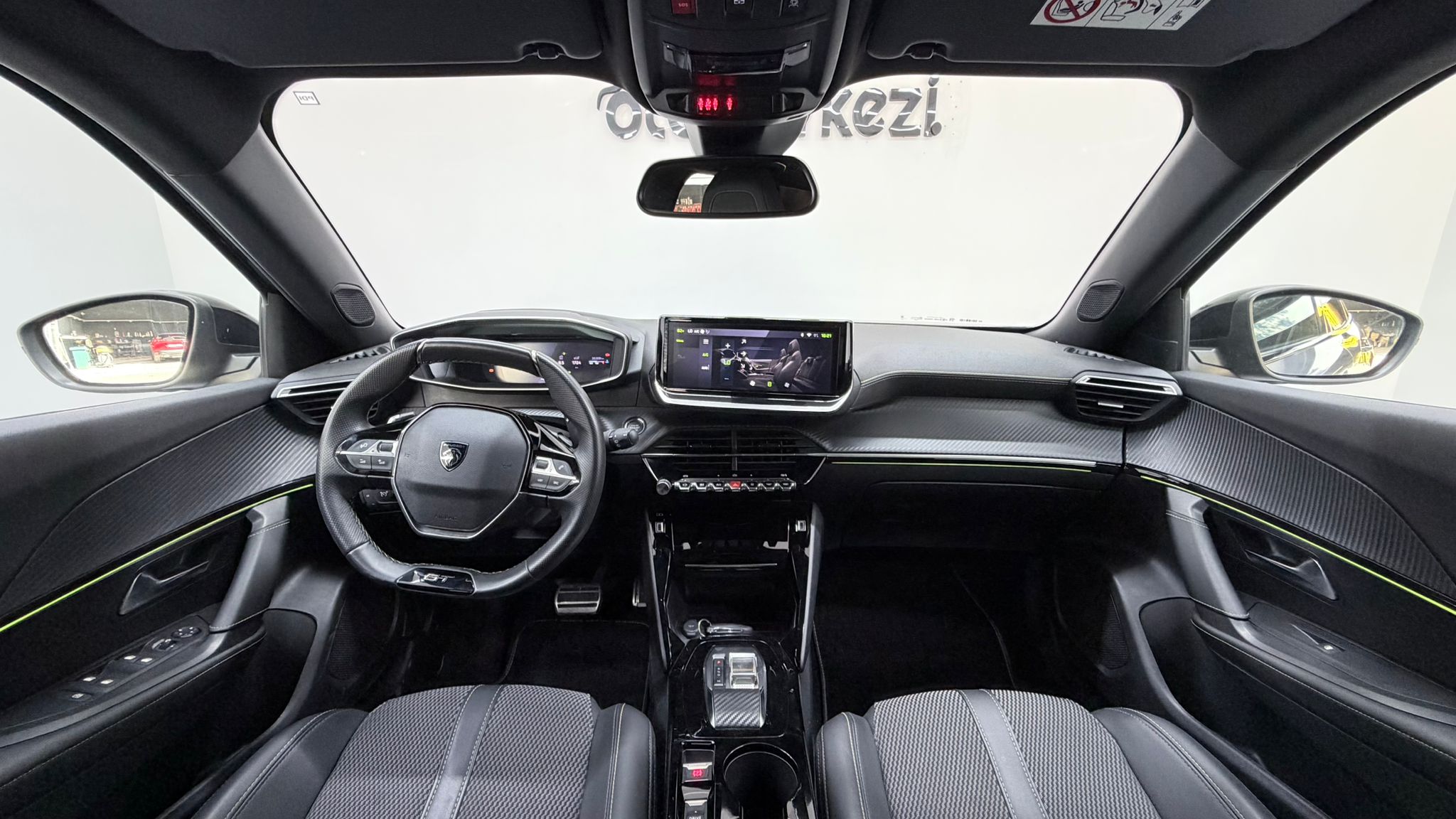 PEUGEOT 2008 7